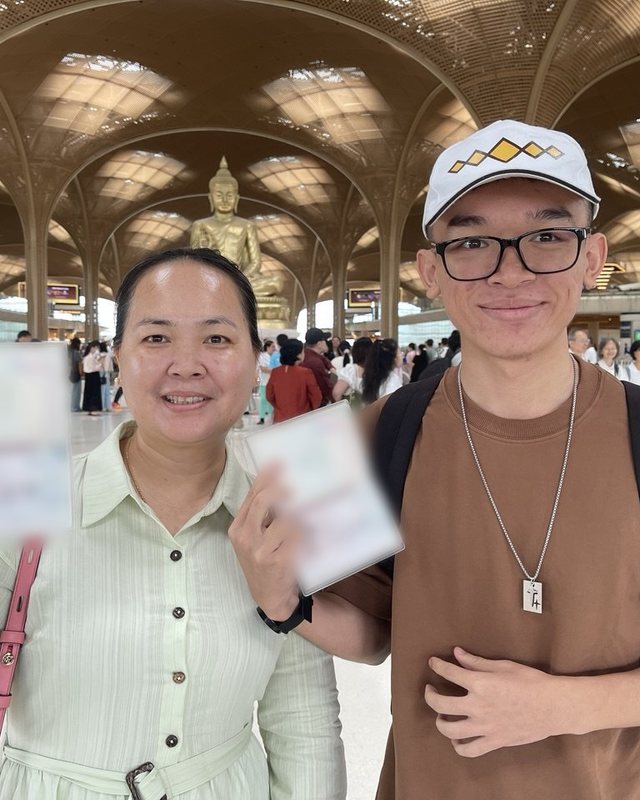 Leaving Phnom Penh with mum